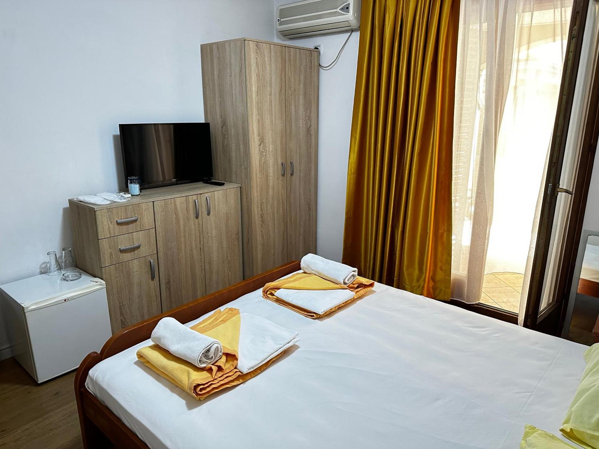 Tropico guesthouse Budva Eksteriør billede