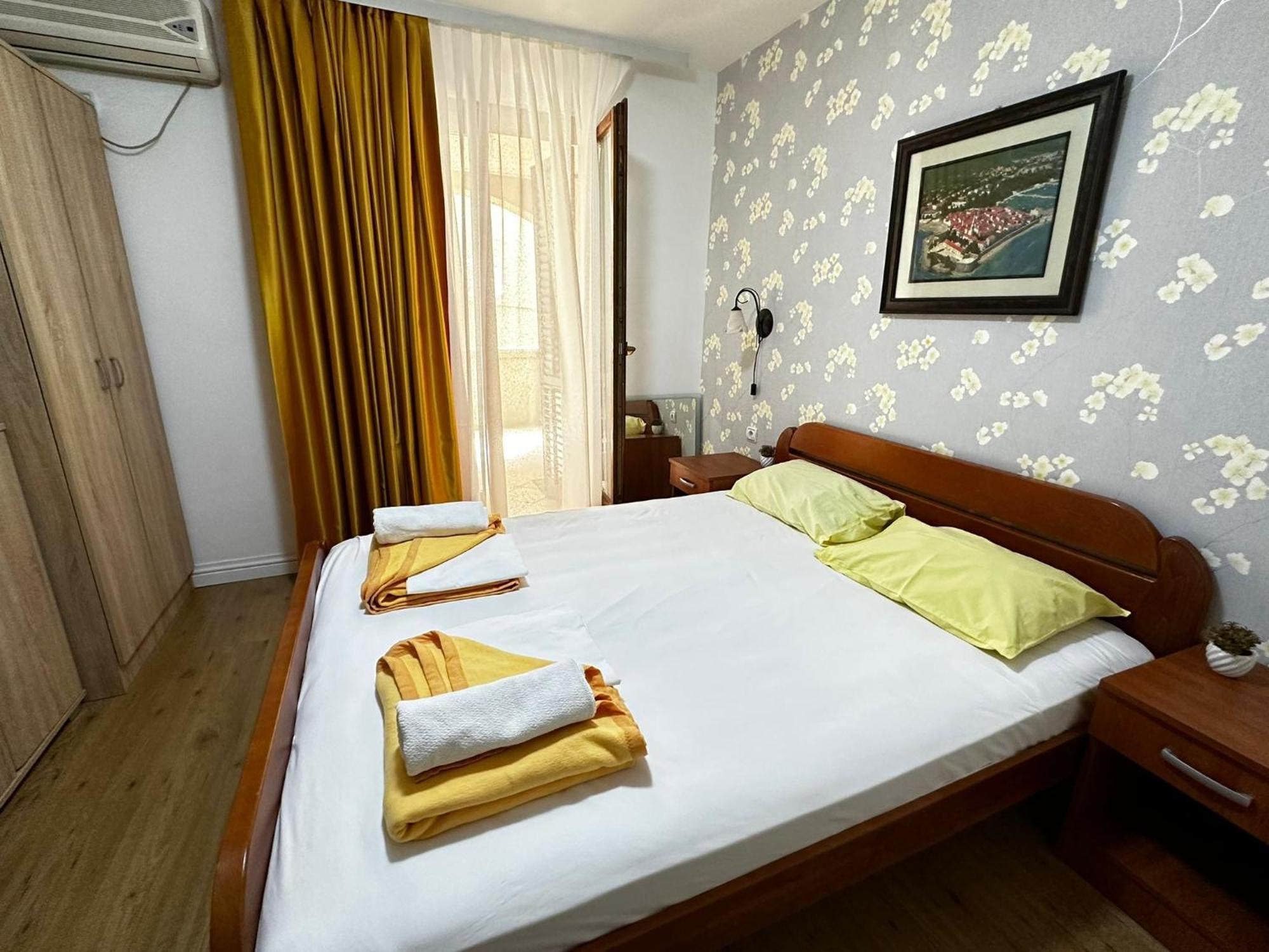 Tropico guesthouse Budva Eksteriør billede